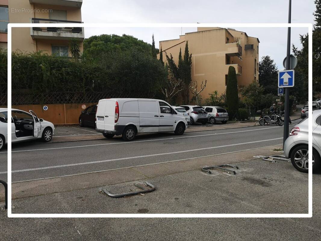 Parking à MOUGINS