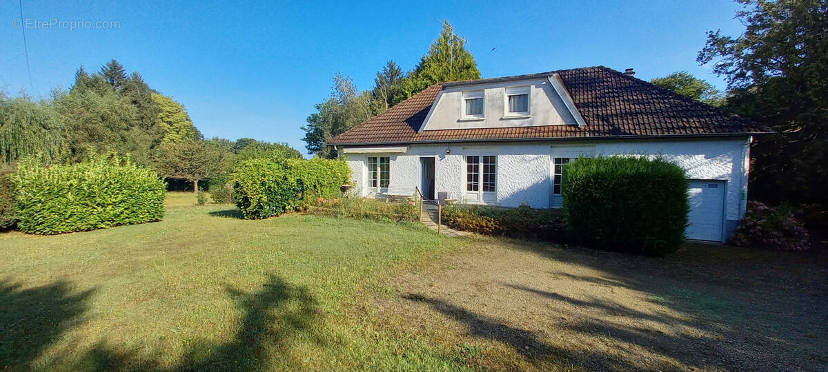 Maison à NEUVILLE-SUR-SARTHE