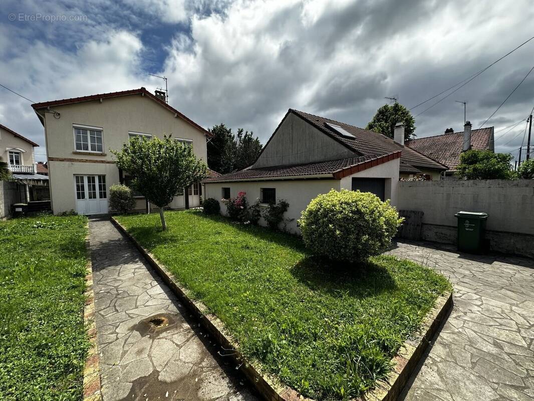 Maison à SAVIGNY-SUR-ORGE