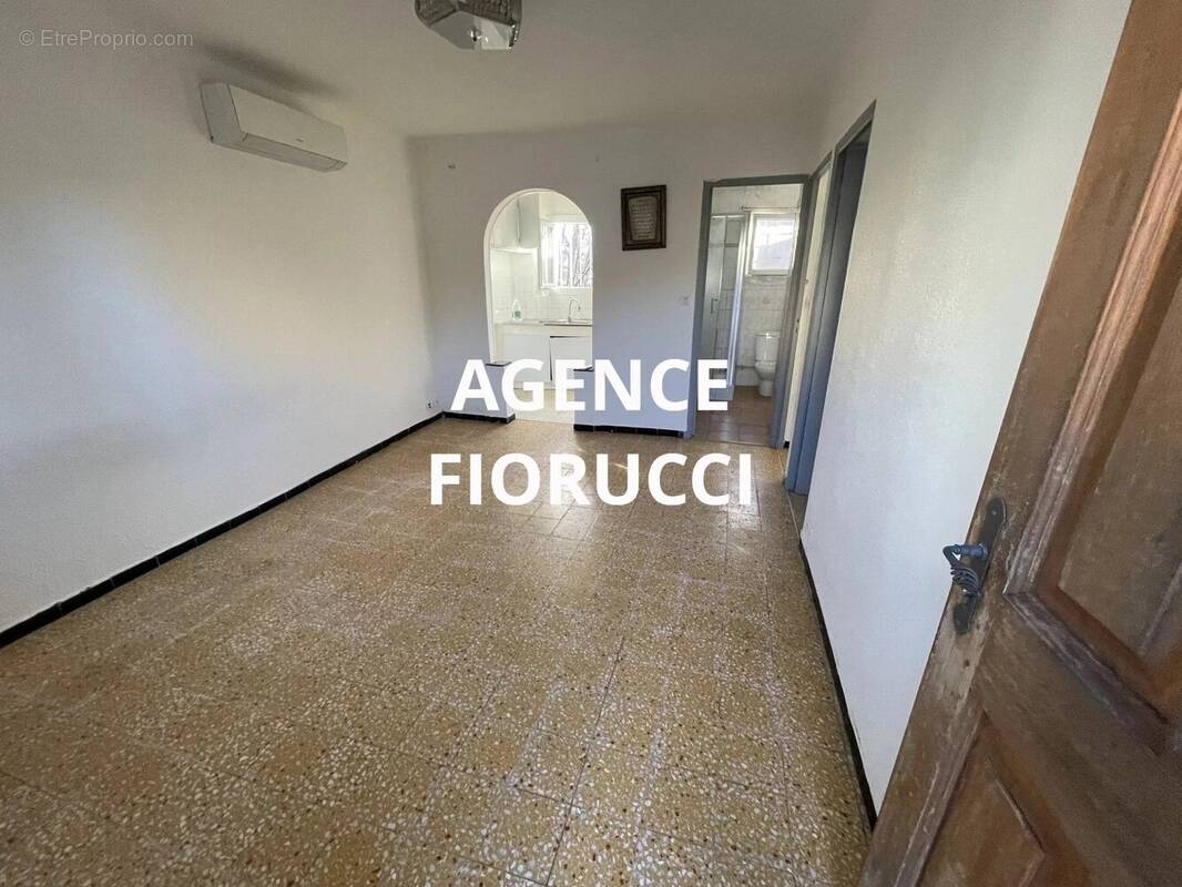 Appartement à LE MUY