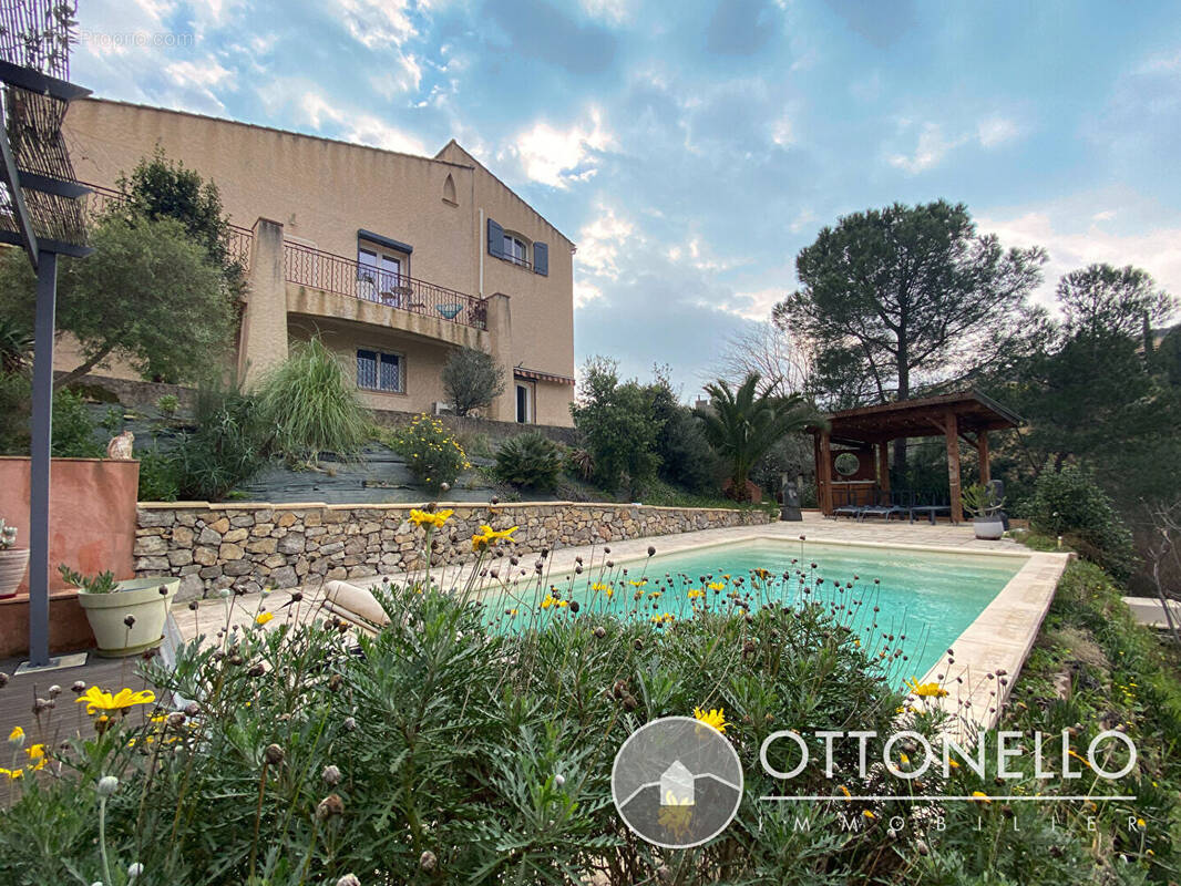 Maison à ROQUEBRUNE-SUR-ARGENS