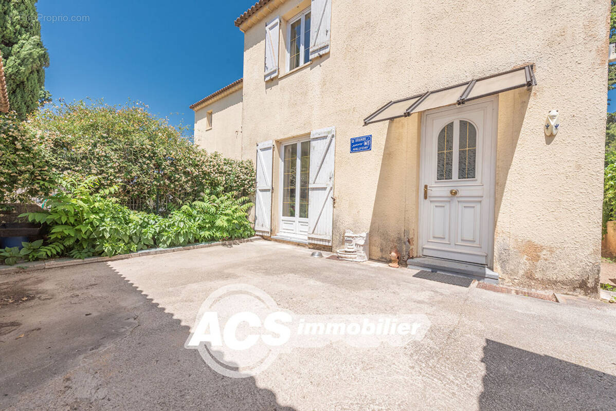 Maison à CHATEAUNEUF-LES-MARTIGUES