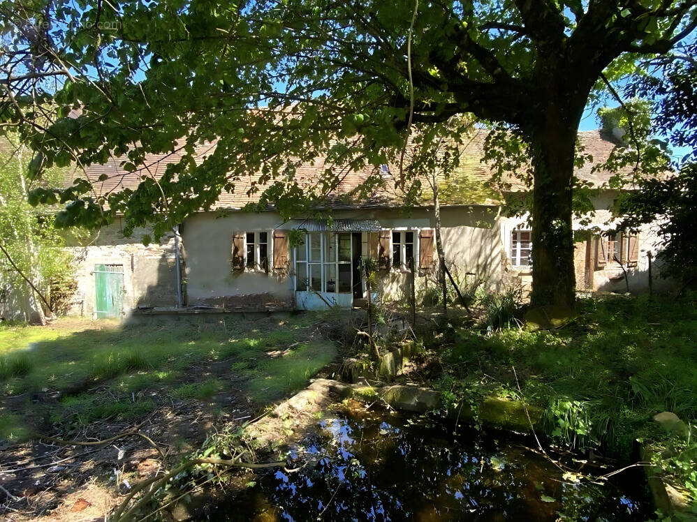 Maison à SAINT-PRIEST-LES-FOUGERES