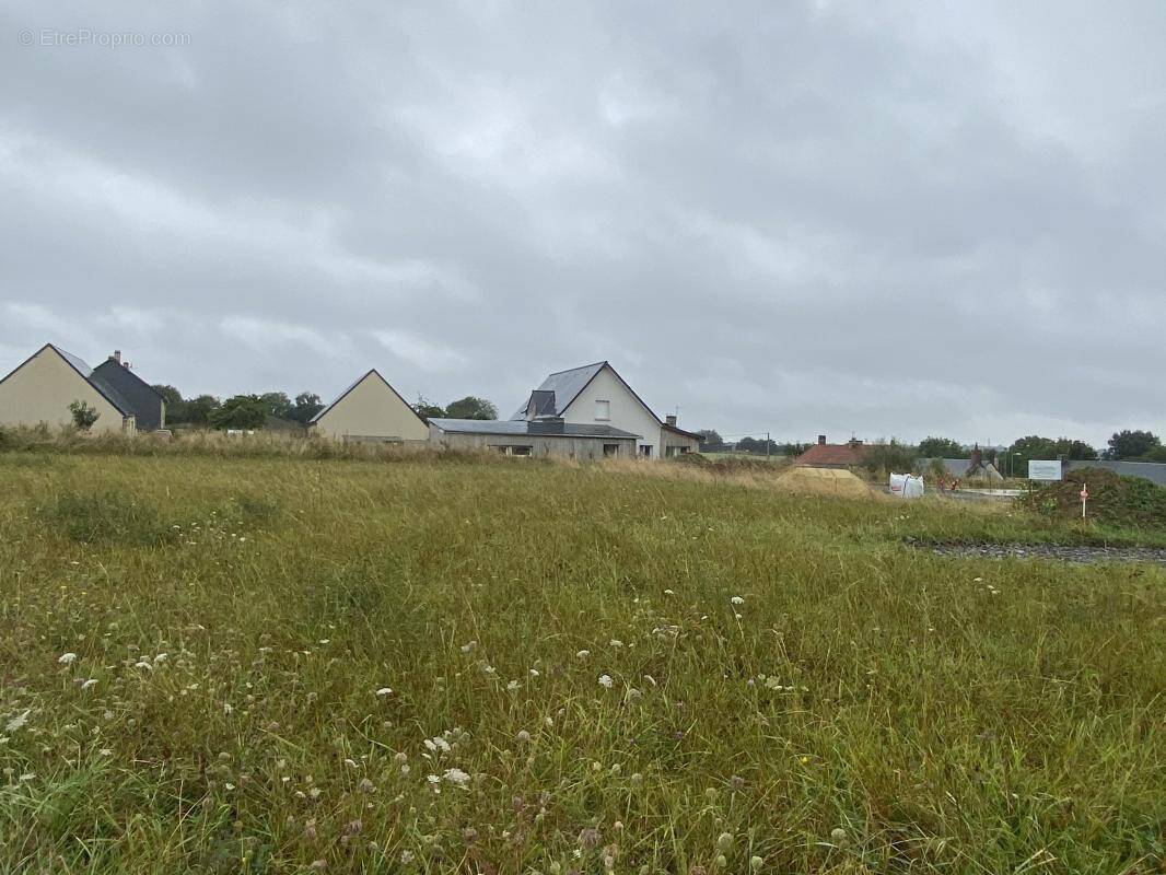 Terrain à TOURVILLE-SUR-SIENNE