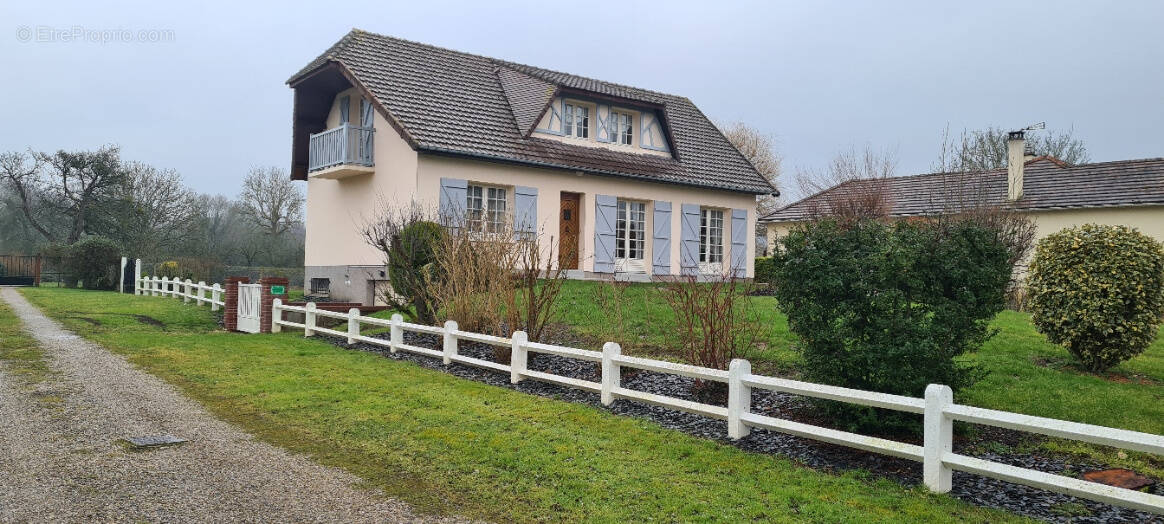 Maison à PONTS-ET-MARAIS