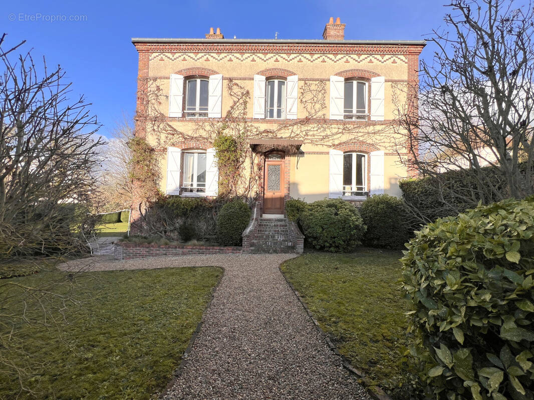 Maison à CHERISY