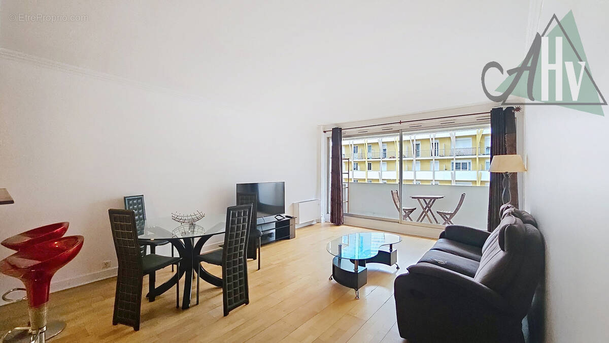 Appartement à COURBEVOIE