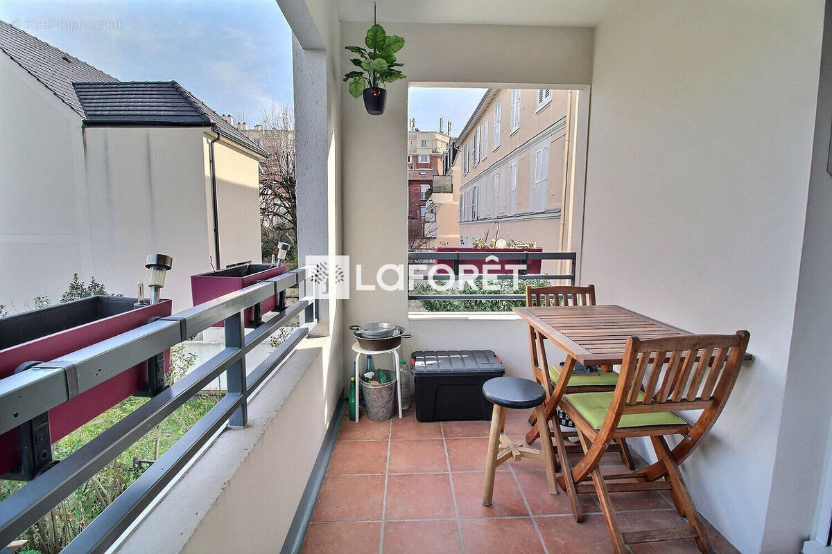 Appartement à LA GARENNE-COLOMBES