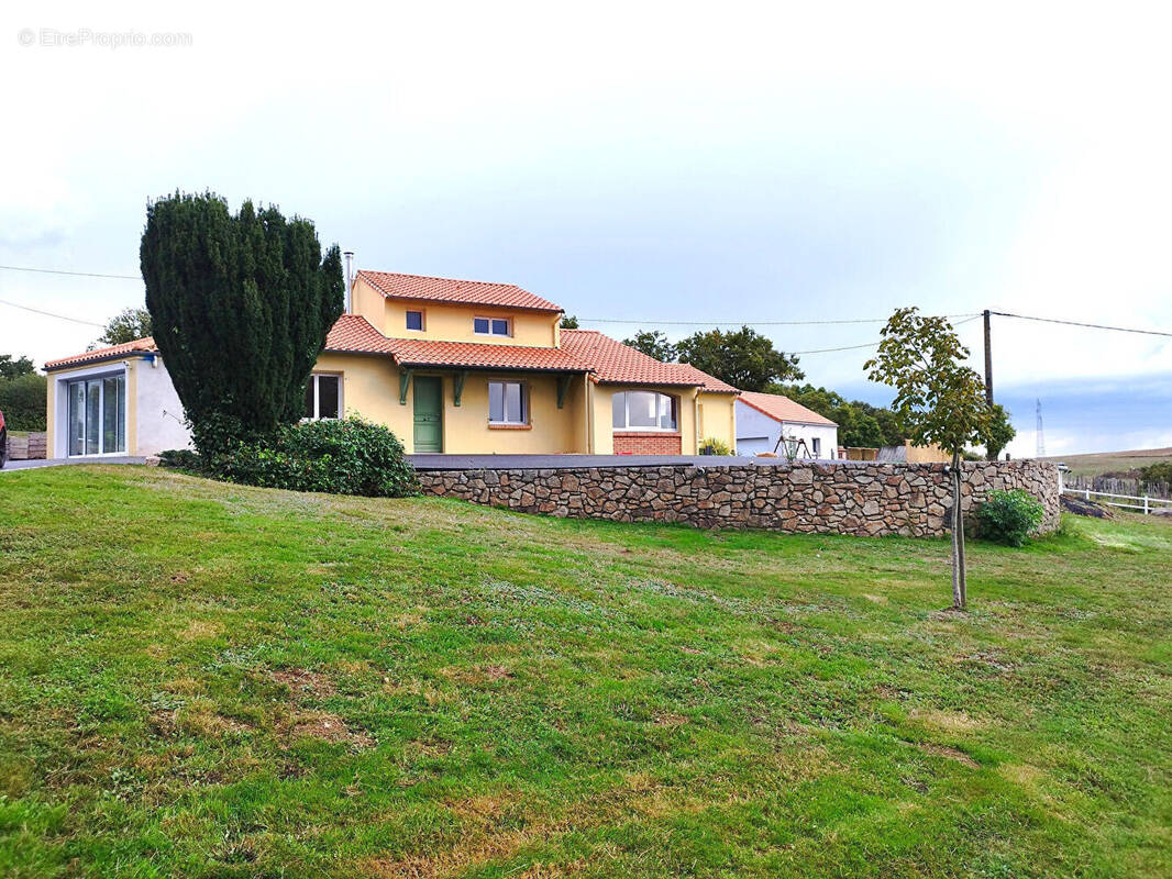 Maison à SAINT-CHRISTOPHE-DU-BOIS