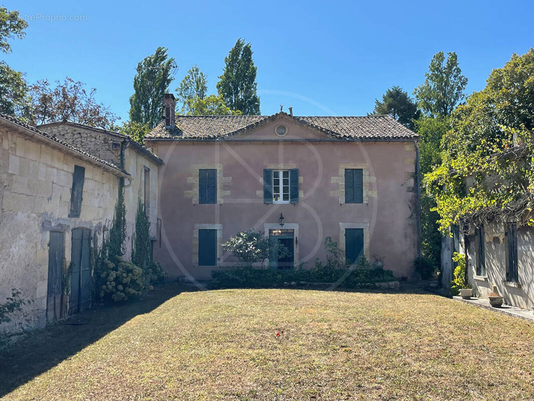 Maison à VILLEFRANCHE-DE-LONCHAT