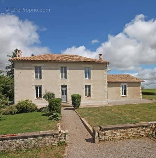 Maison à SAINT-COUTANT