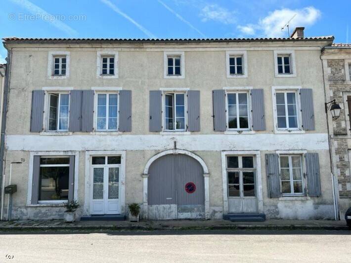 Maison à VILLEFAGNAN