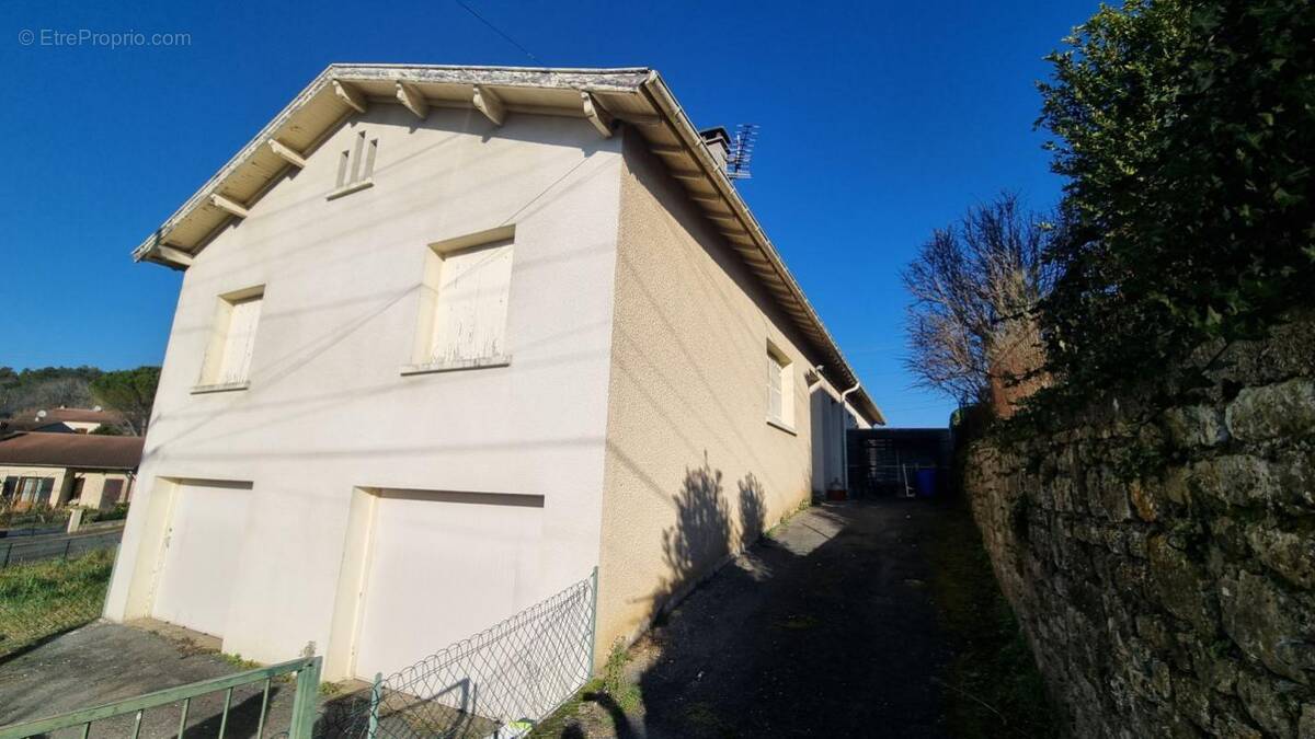 Maison à PUY-L&#039;EVEQUE