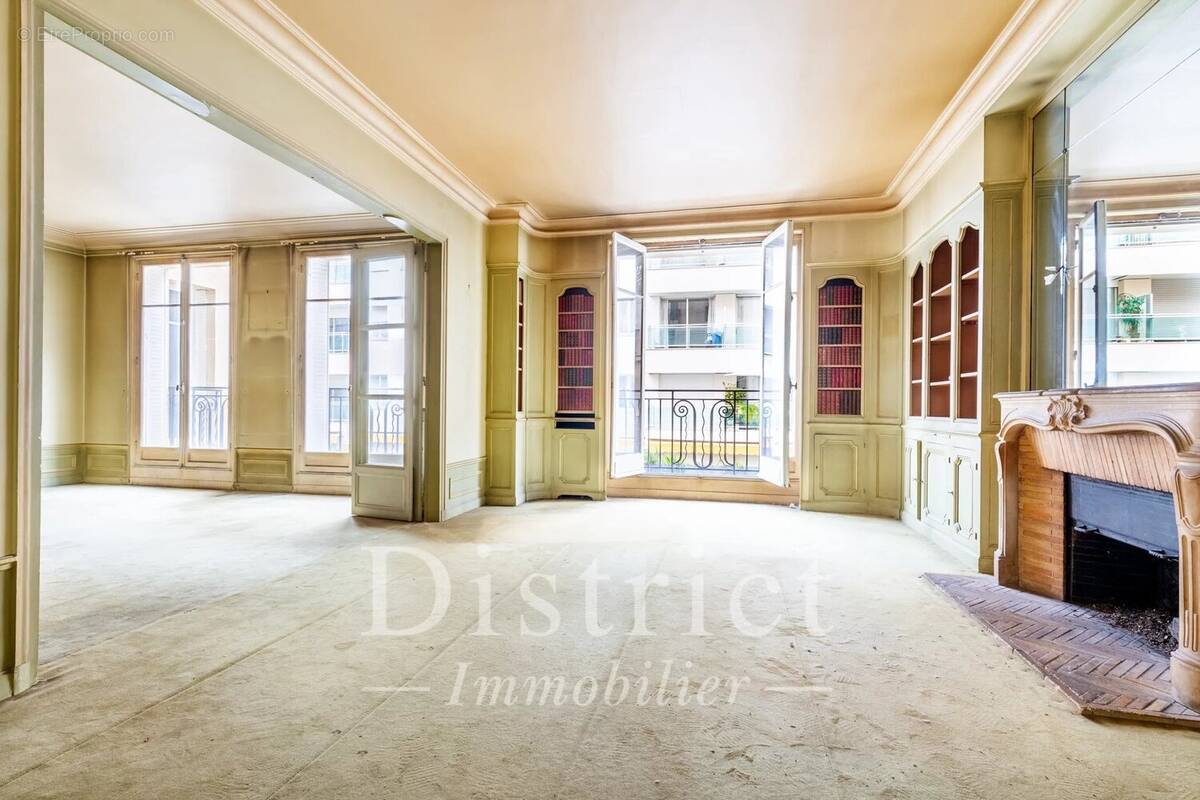 Appartement à PARIS-16E