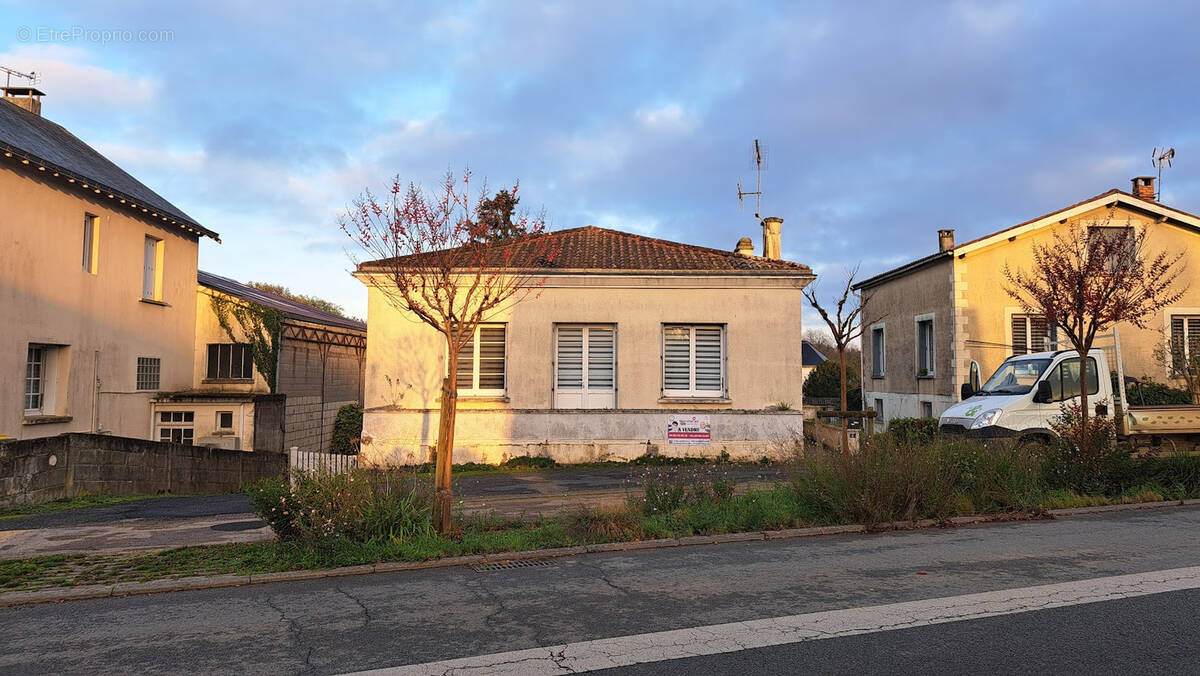 Maison à MAZIERES-EN-GATINE