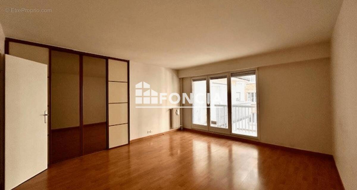 Appartement à PARIS-20E