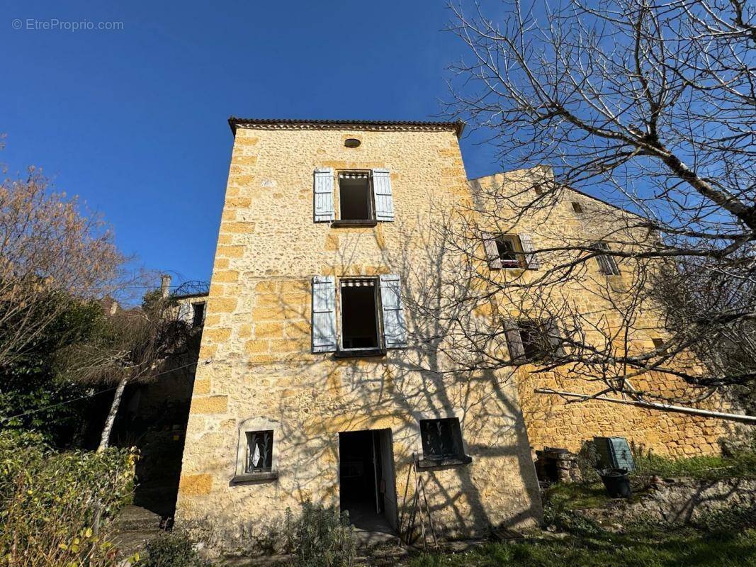 Maison à COUZE-ET-SAINT-FRONT