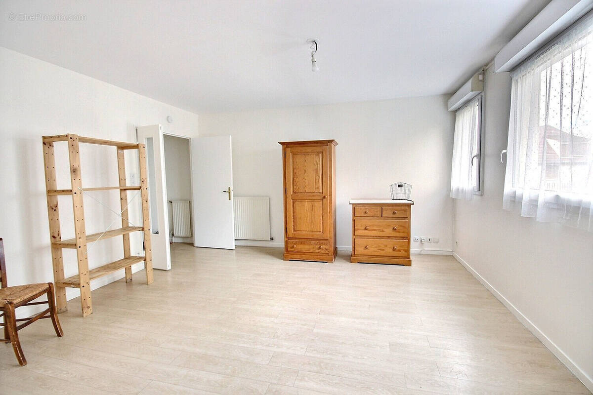 Appartement à FRESNES