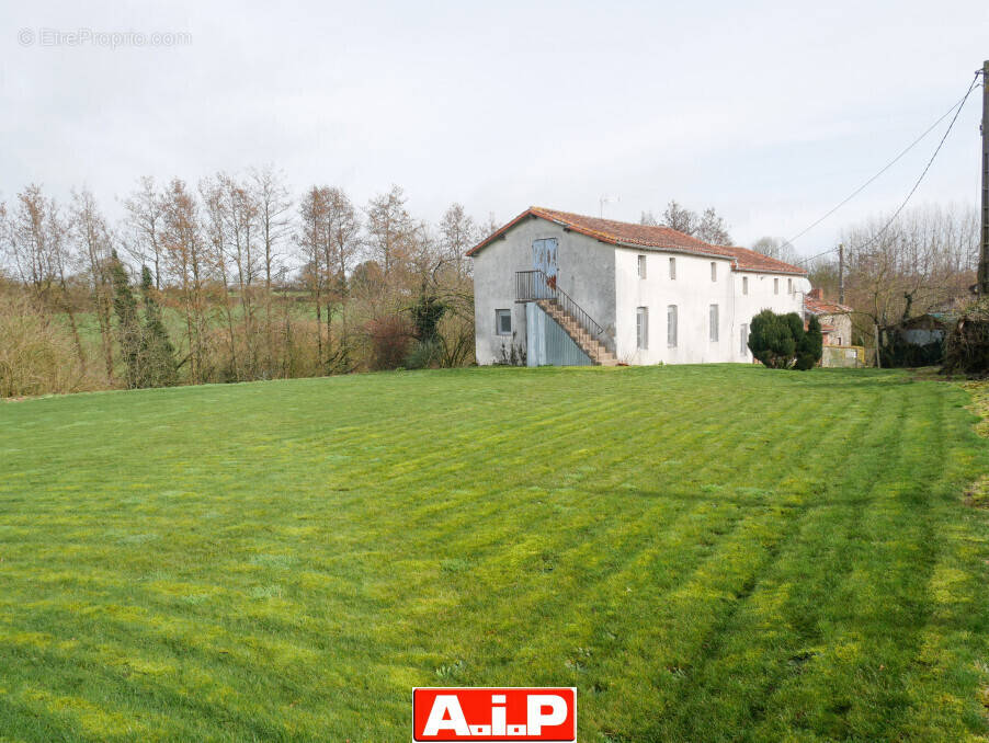 Maison à COURLAY