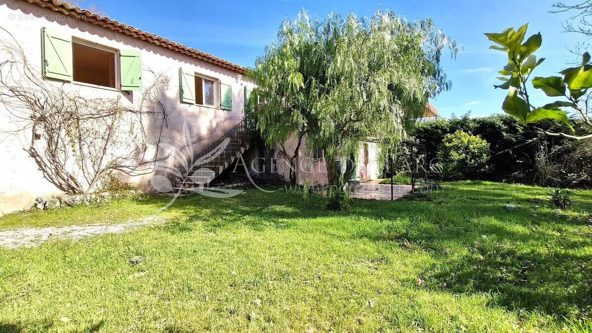 Maison à TOURRETTES-SUR-LOUP