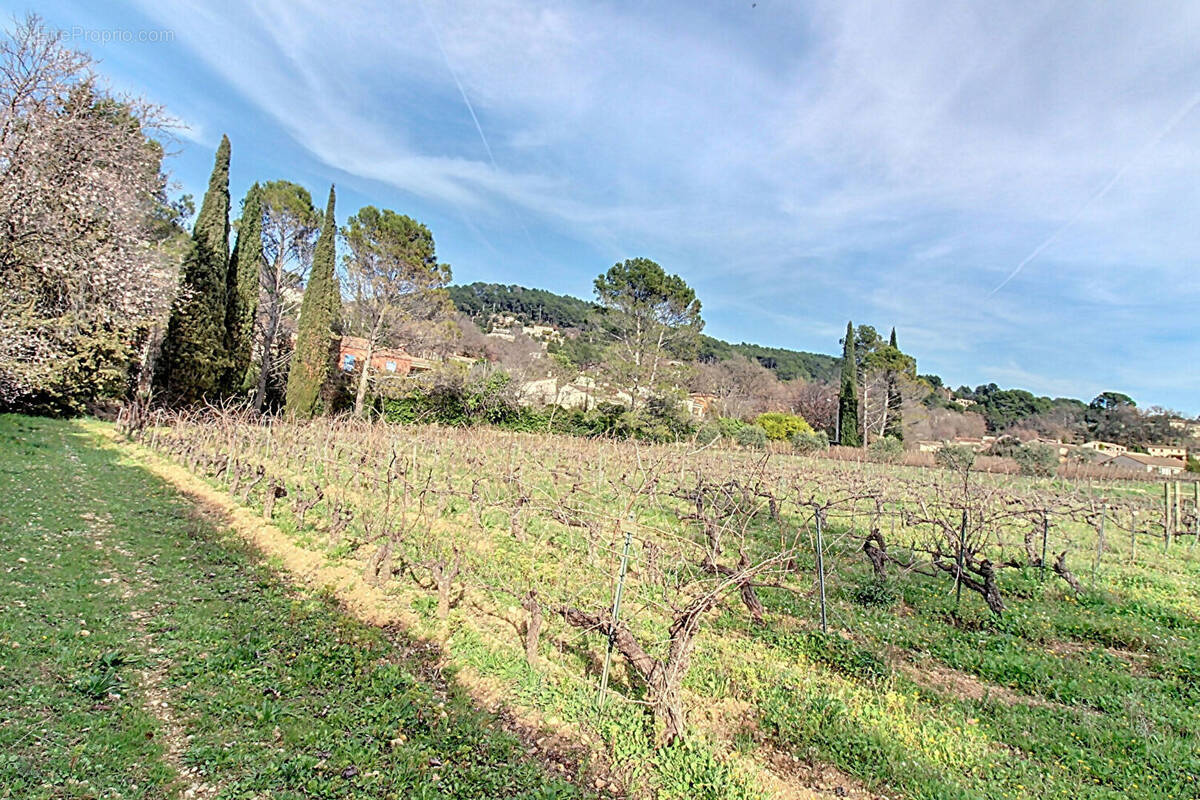 Terrain à DRAGUIGNAN