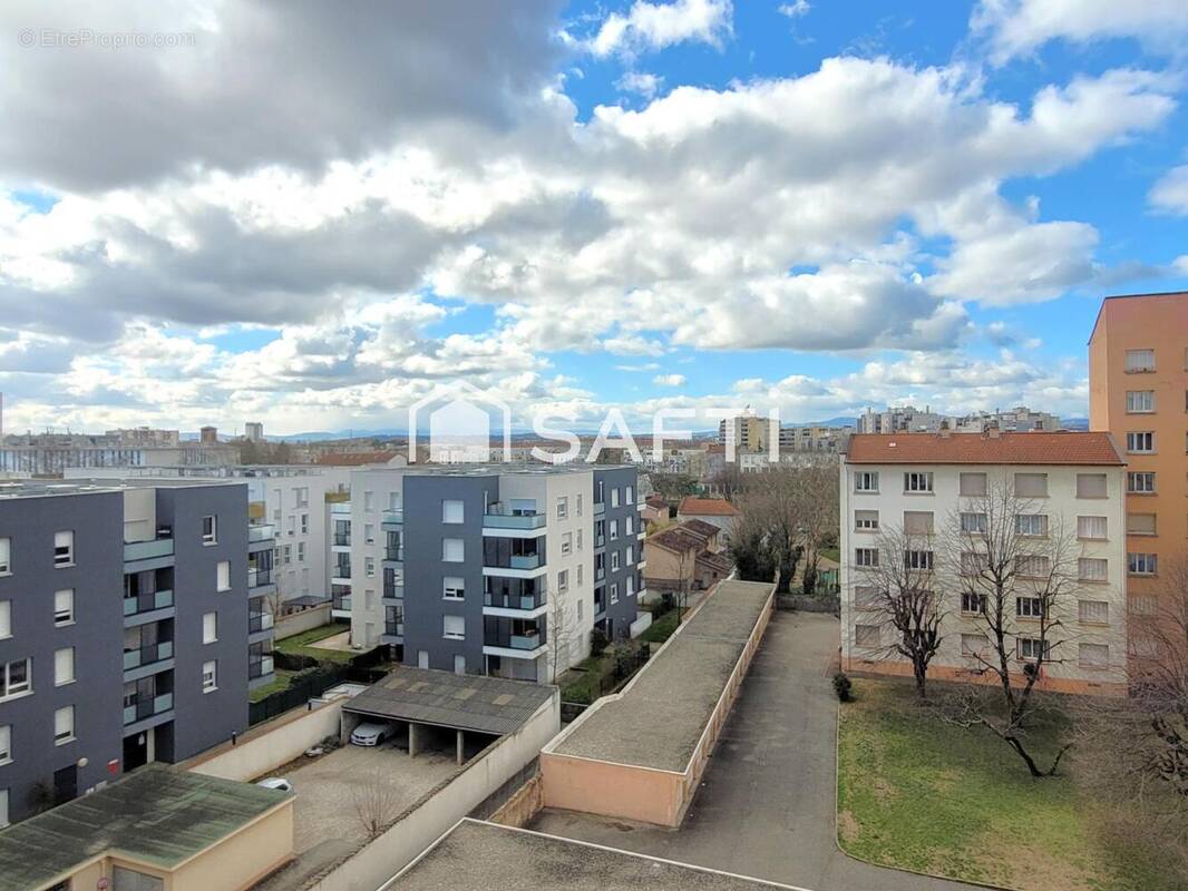 Photo 1 - Appartement à LYON-8E