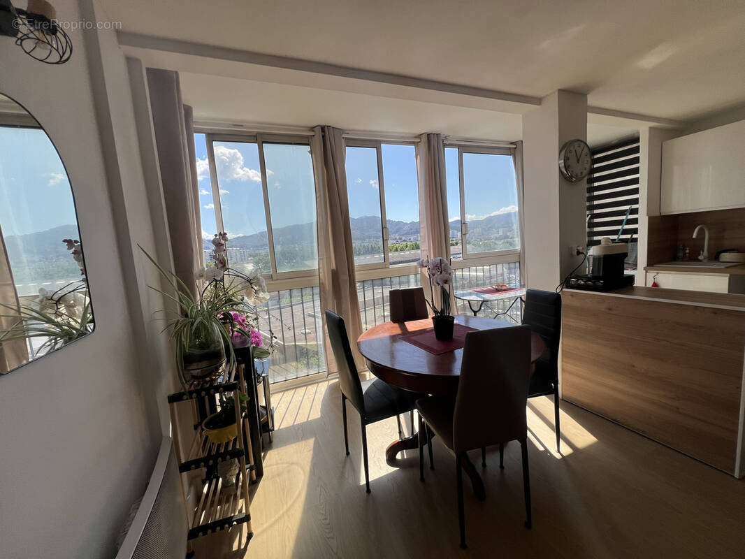 Appartement à MARSEILLE-8E