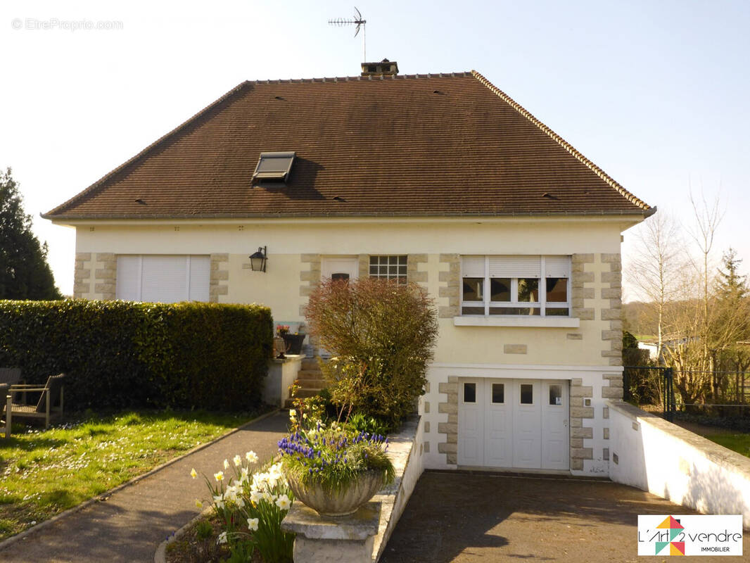 Maison à FLEURINES