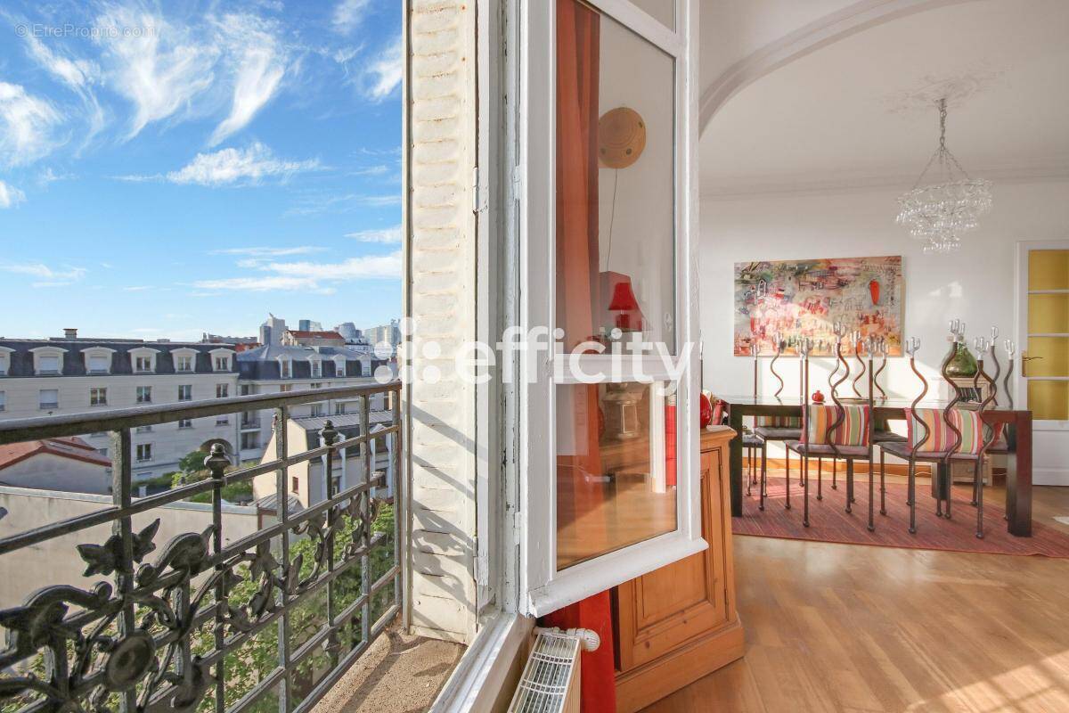 Appartement à LA GARENNE-COLOMBES