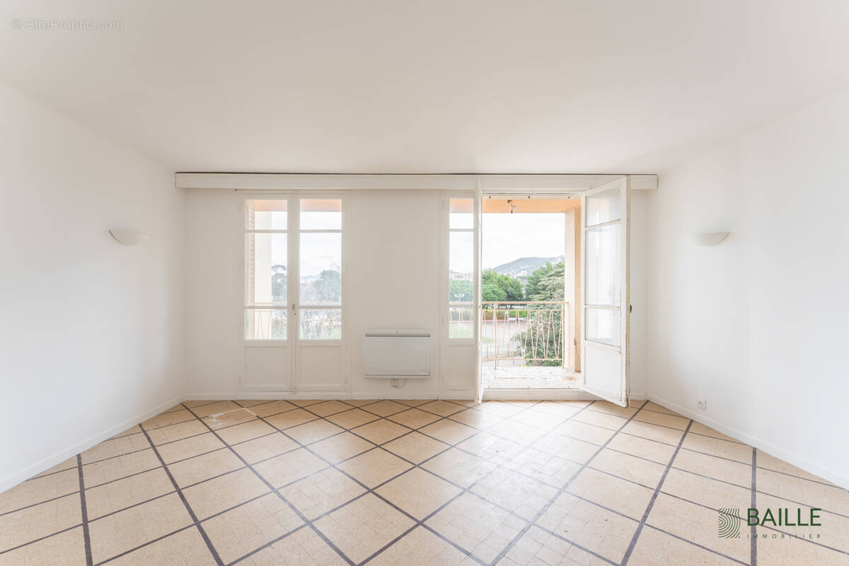 Appartement à MARSEILLE-9E