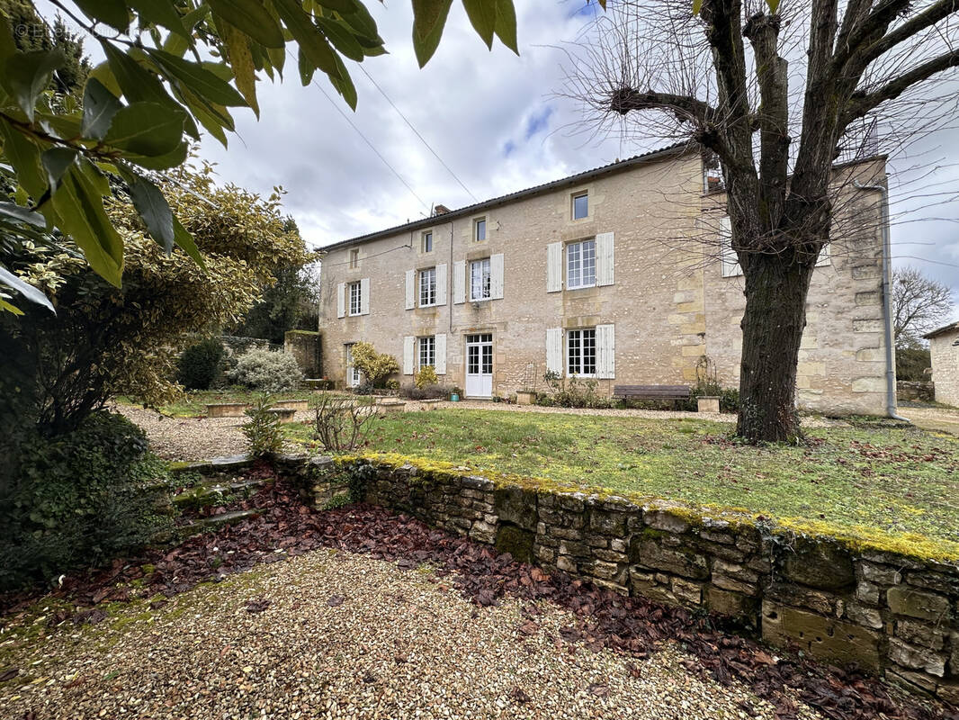 Maison à SAINT-GEORGES-LES-BAILLARGEAUX