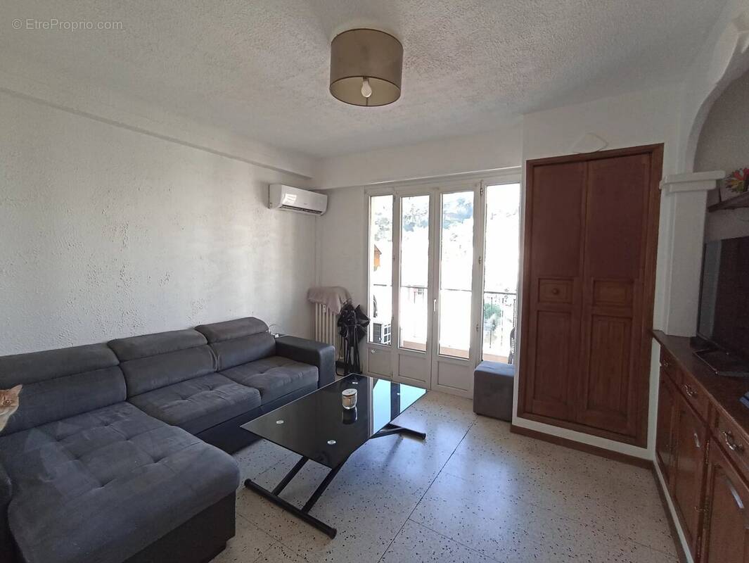 Appartement à SAINT-LAURENT-DU-VAR