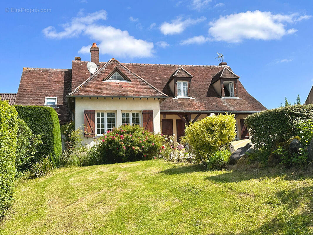 Maison à LA CHAPELLE-LA-REINE