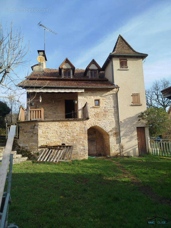 Maison à SALLES-COURBATIES