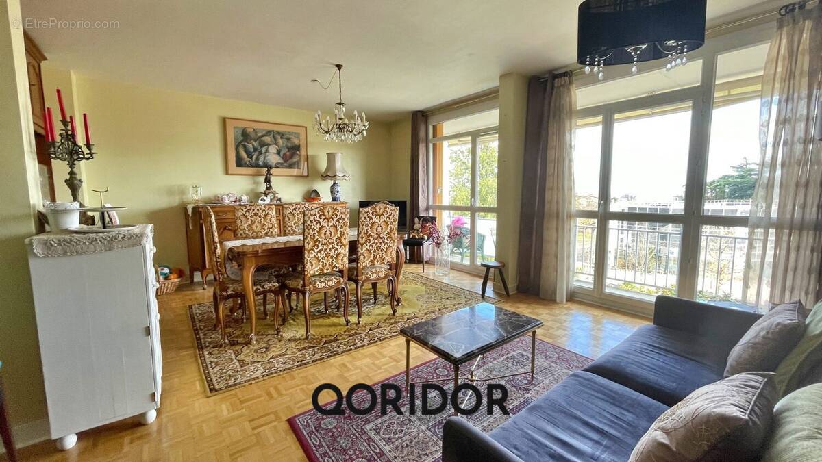 Appartement à SAINT-GENIS-LAVAL