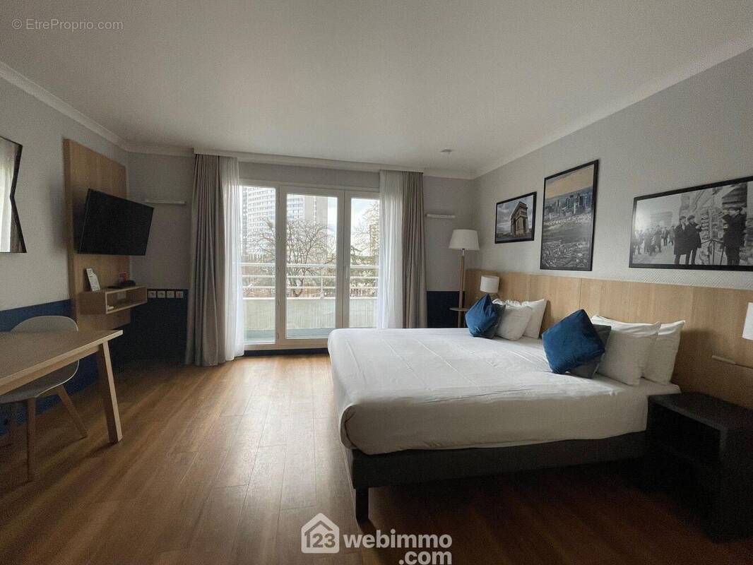 Appartement à COURBEVOIE