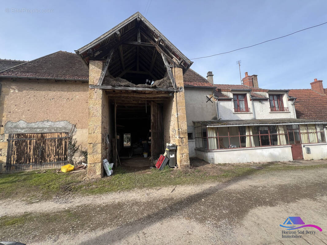 avant de la maison - Maison à CHATEAUMEILLANT