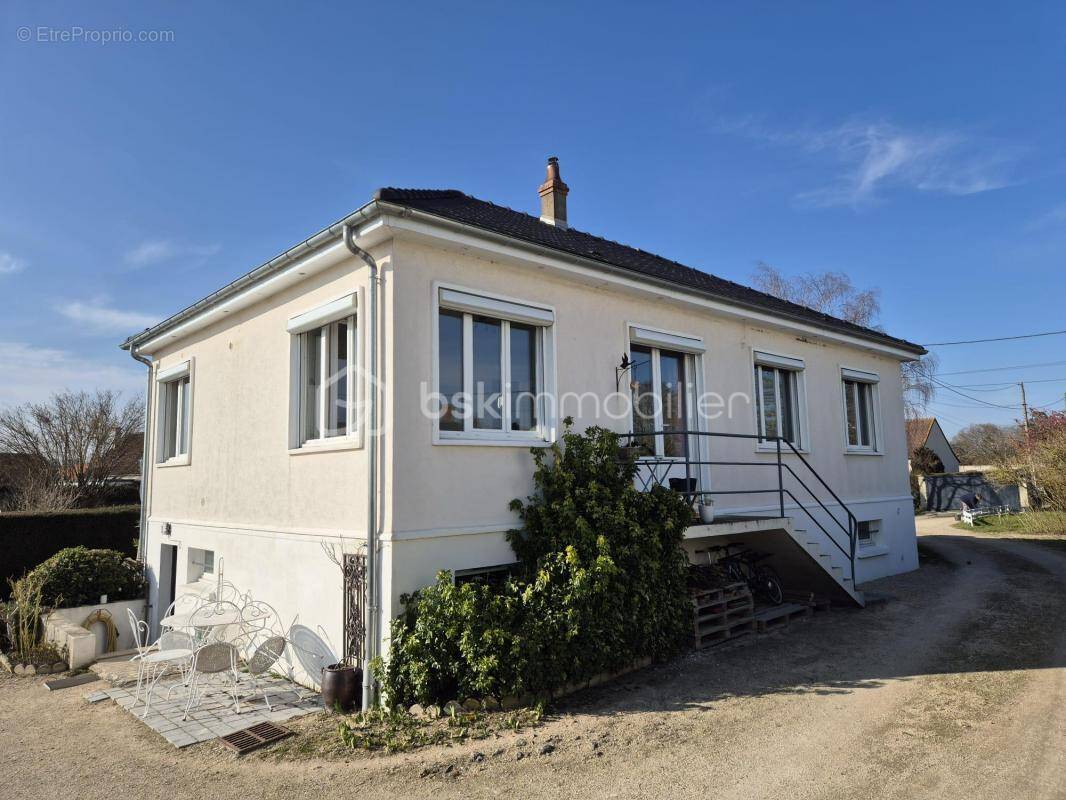 Maison à LOURY