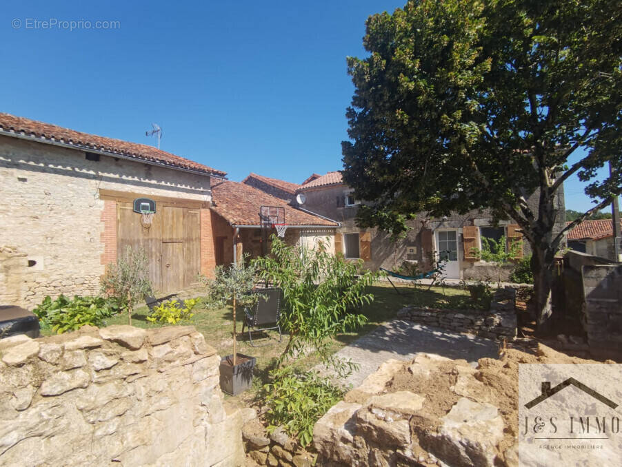 Maison à SAINT-LAURENT-DE-CERIS