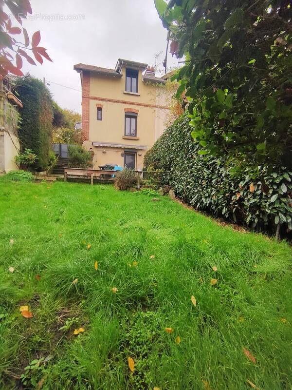 Maison à SAINT-PRIEST-EN-JAREZ