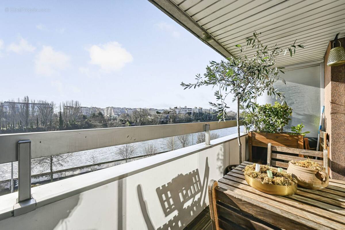 Appartement à COURBEVOIE