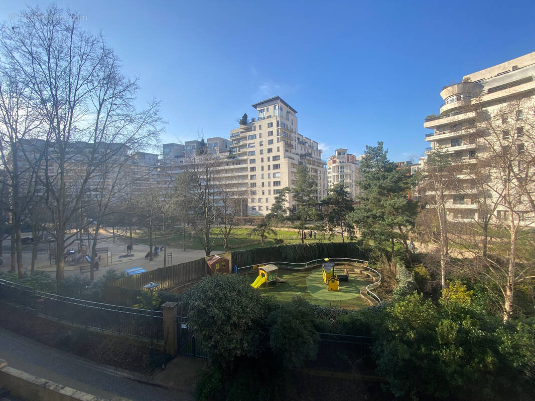 Appartement à COURBEVOIE