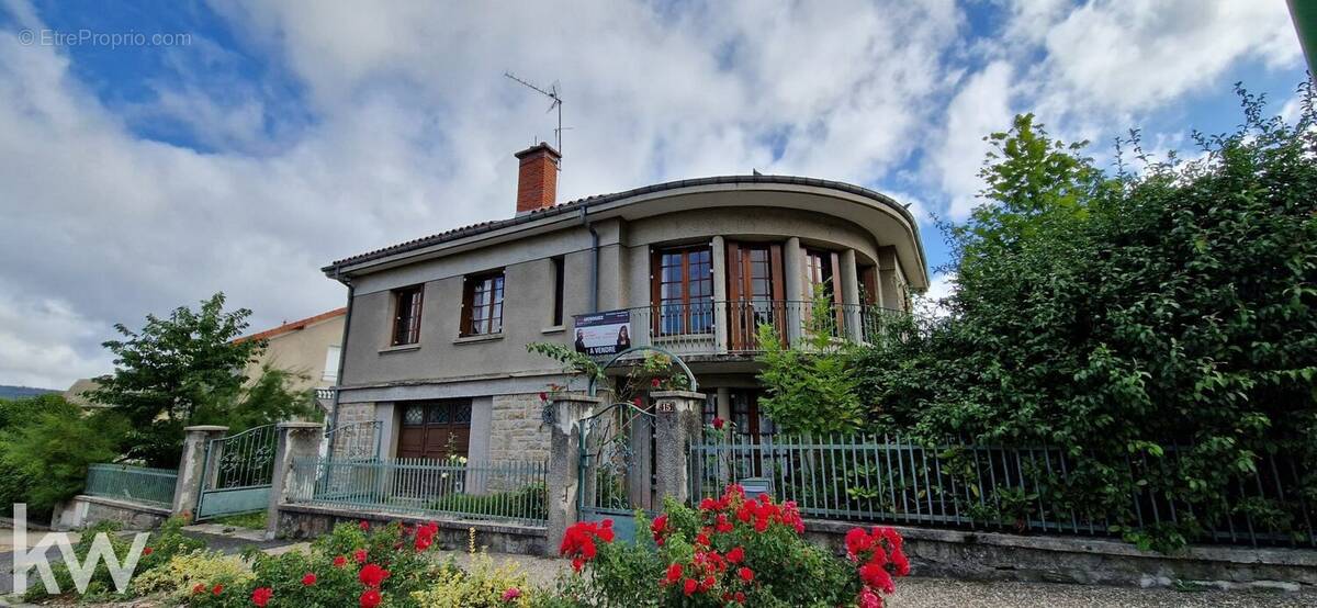 Maison à SAINT-JULIEN-CHAPTEUIL