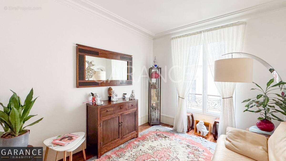 Appartement à PARIS-14E