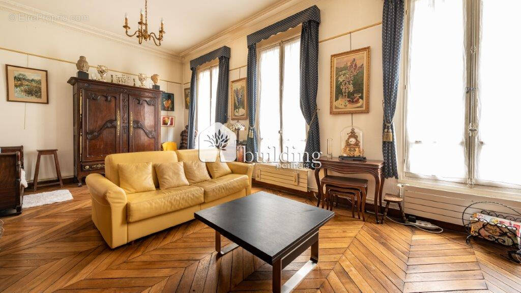 Appartement à PARIS-16E