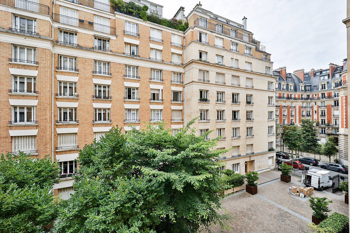 Appartement à NEUILLY-SUR-SEINE