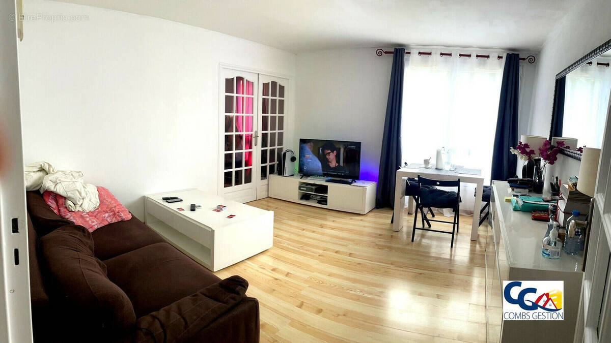 Appartement à COMBS-LA-VILLE