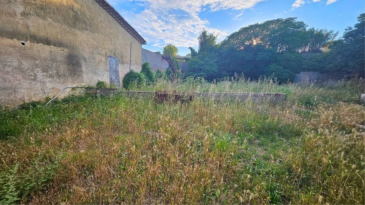 Terrain à SAINT-QUENTIN-LA-POTERIE