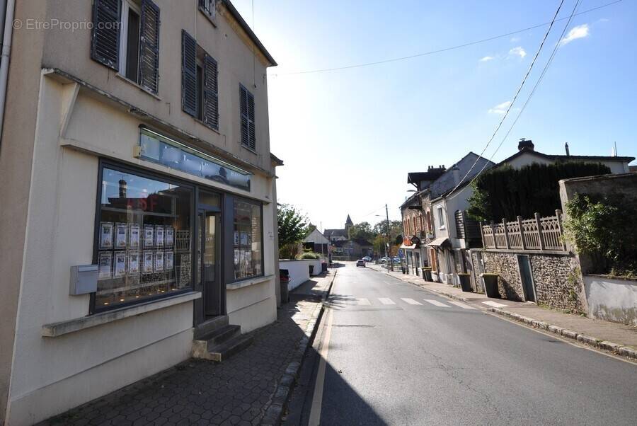 Commerce à BRUYERES-LE-CHATEL