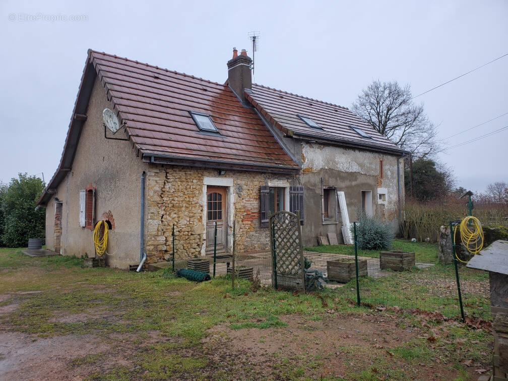 Maison à SAINT-GRATIEN-SAVIGNY